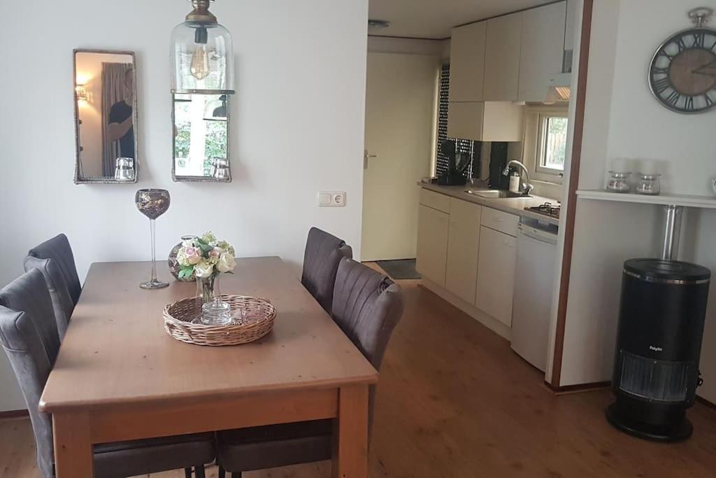 Mooi Chalet Met Grote Tuin Op Een 4 Sterren Park. Doornspijk Kültér fotó